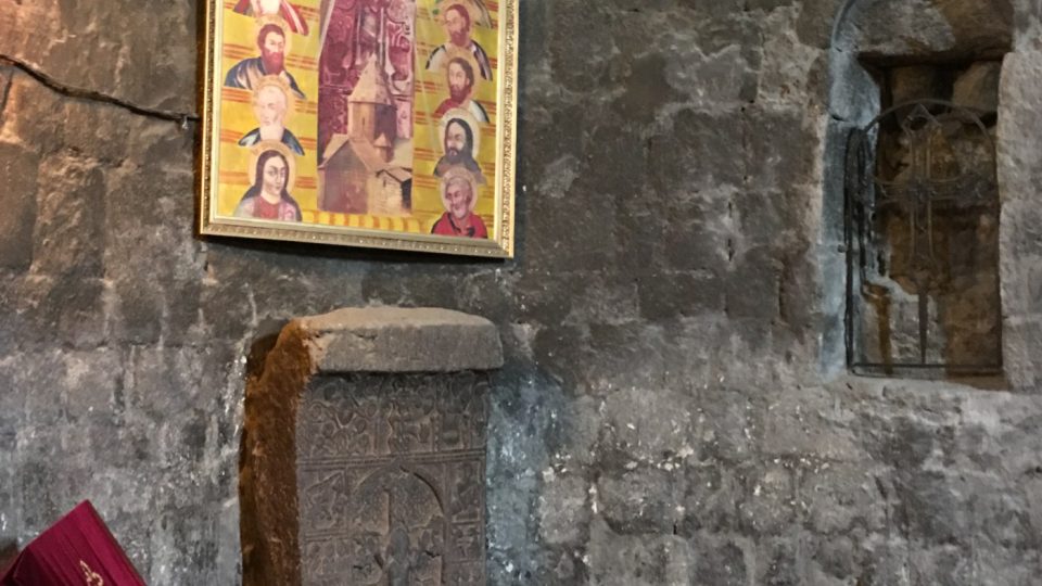 V arménských kostelích dlouho nebyly povoleny nástěnné malby ani obrazy. Objevily se až na přelomu 18. a 19. století