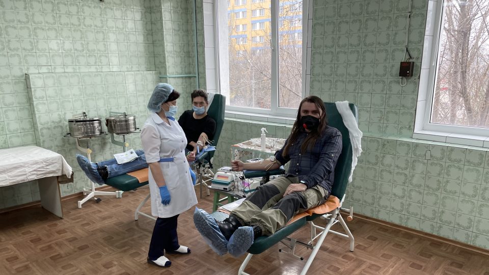 Občané Mariupolu darují krev