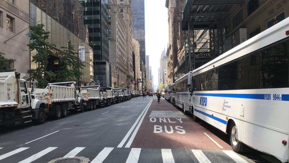 Ulice, na které sídlí newyorská budova Trump Tower.