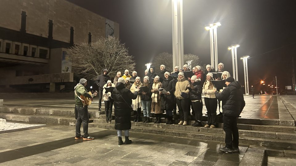 Večer 24. prosince vyrazil do centra Charkova zpívat ukrajinské vánoční koledy sbor baptistické církve