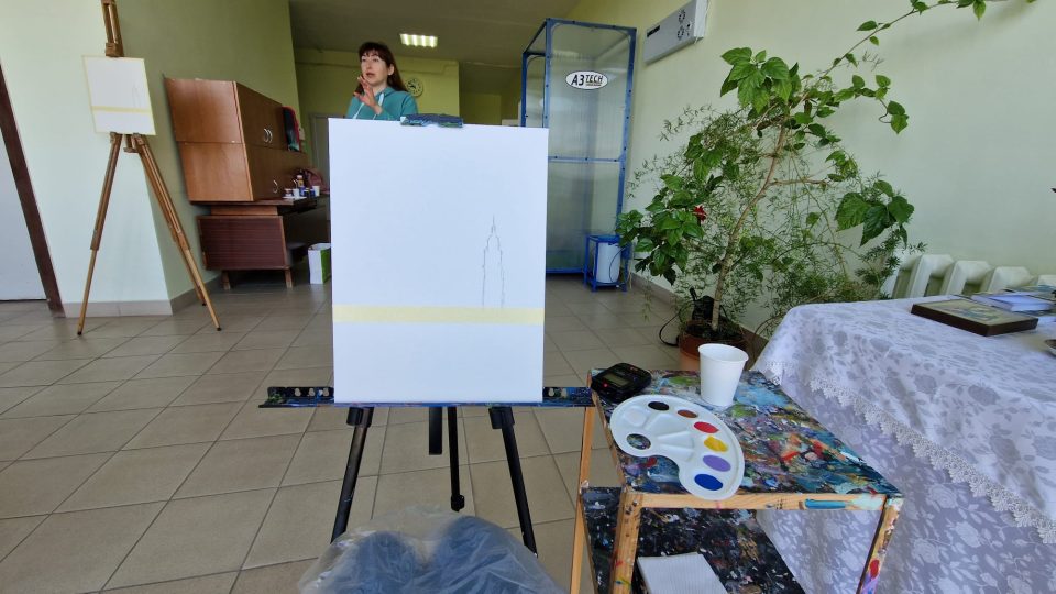 „Arteterapie je technika, která člověku dovoluje se na chvíli zahloubat a koncentrovat se jen na kreativní činnost,“ vysvětluje lektorka Olena Chmelnická