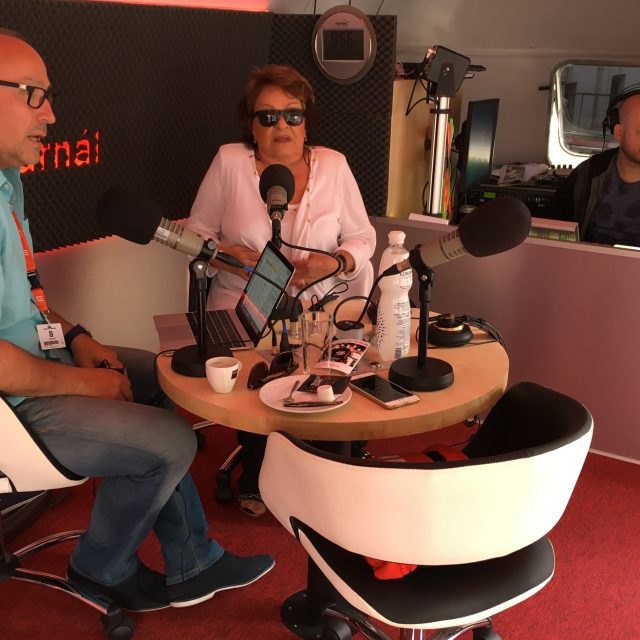 Jiřina Bohdalová odpovídala na otázky moderátora Jana Pokorného | foto: Jana Němečková,  Český rozhlas