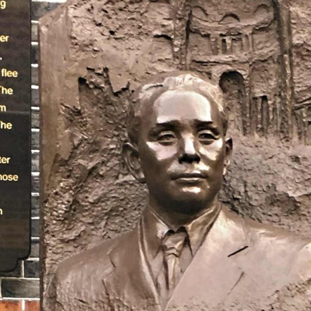 Památník Ho Feng-Shana před šanghajským židovským muzeem | foto: David Jakš,  Český rozhlas