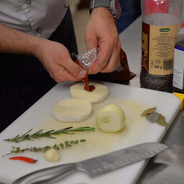 Nakládaný hermelín | foto: Martin Čuřík