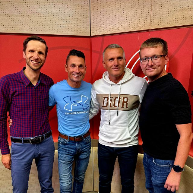 Aktéři pořadu Kilometry Jiřího Ježka s hostem Františkem Trkalem | foto: Český rozhlas