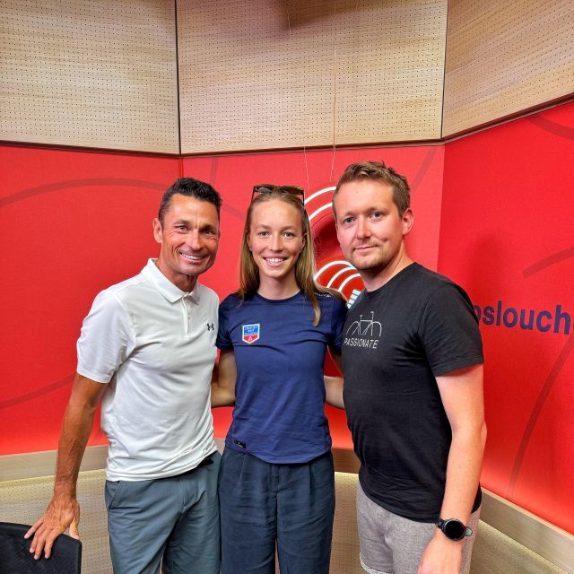 Cyklistka Kristýna Burlová s moderátory Kilometrů Jiřího Ježka | foto: Český rozhlas