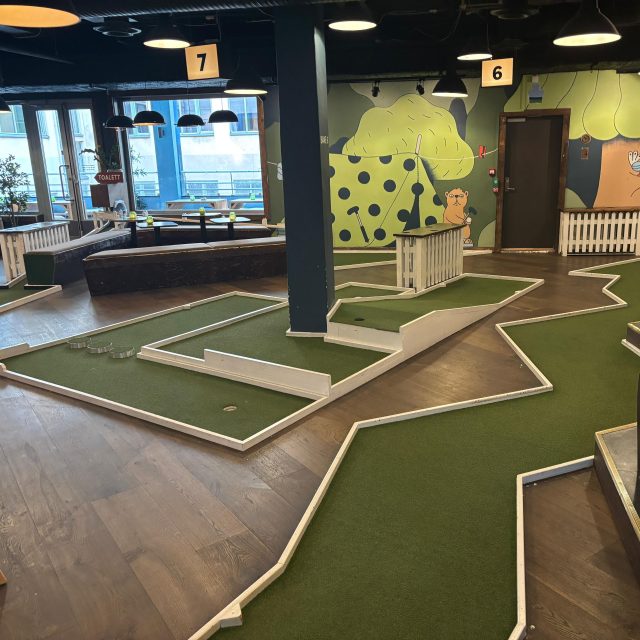 Oslo Camping je bar a minigolf v jednom | foto: Jakub Lucký,  Český rozhlas