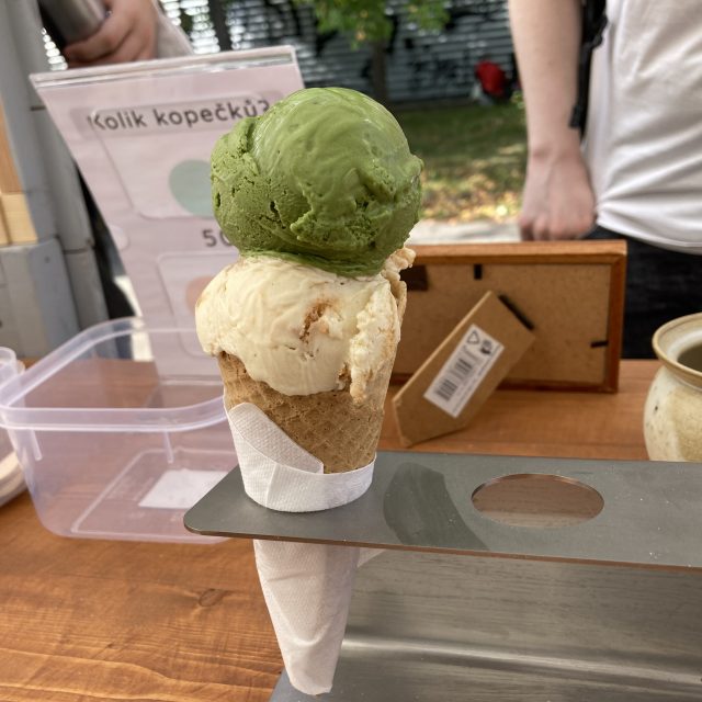 „Potřebujeme neutrální základ,  abychom maximalizovali chuť přísady,  kterou používáme, “ říká zmrzlinář Plánička | foto: Ľubomír Smatana,  Český rozhlas