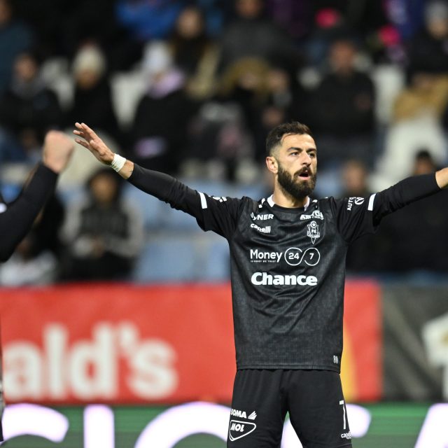 Fotbalisté Jablonce porazili v Podještědském derby Liberec 2:0. První gól vstřelil Vachtang Čanturišvili | foto: Radek Petrášek,  ČTK