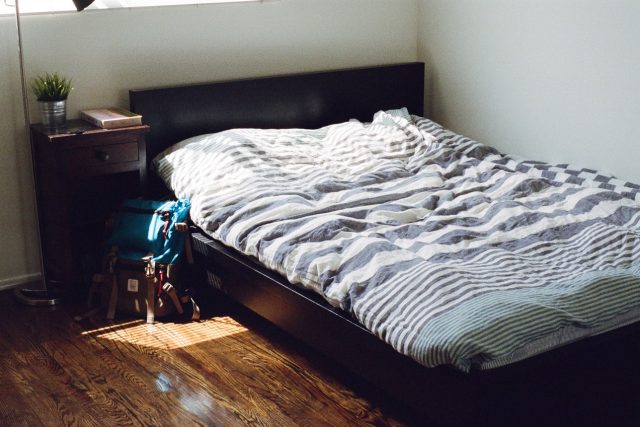 Postel,  ložnice,  ubytování,  Airbnb  (ilustrační foto) | foto:   Jaymantri,  fotobanka Pexels,  CC0 1.0