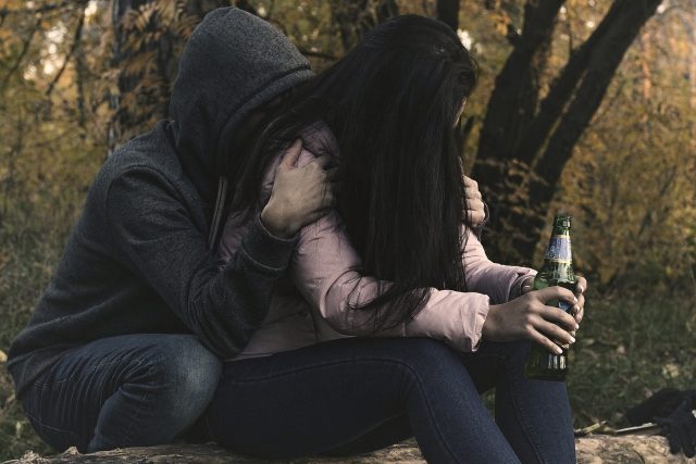 Závislosti na alkoholu se nikdo nezbaví sám  (ilustrační foto) | foto: Fotobanka Pixabay,  CC0 1.0
