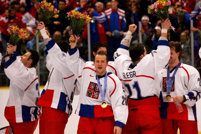 Naganskou pohádku dotáhli čeští hokejisté do zlatého konce ve finále proti Rusku | foto: ČTK / AP / Deryk Hans