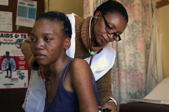 Zdravotní péče pro HIV pozitivní pacienty je v Jihoafrické republice dostupná. Ovšem čekárny jsou plné a na pacienty není dostatek času.  | foto: Alessandra Vilas Boas