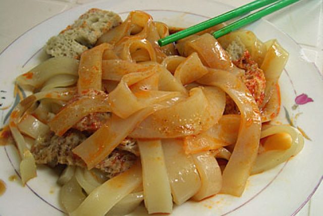 Čínský pokrm a jídelní hůlky | foto: Vladimir Menkov