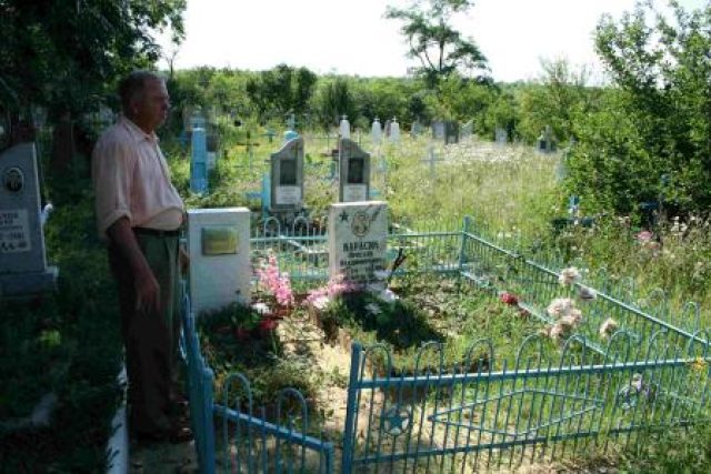 Ivan Lauda na holubajském hřbitově | foto: Pavel  Polák