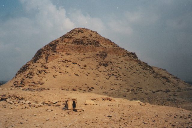 Abúsír - Neferirkarevova pyramida,  kterou objevili čeští egyptologové | foto: Jaroslav Beránek