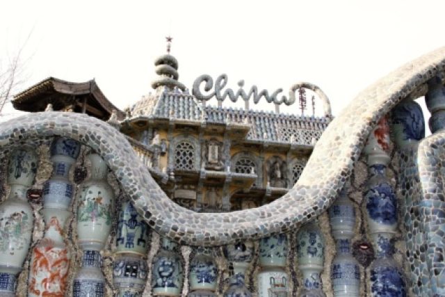 Dům z porcelánu v Tchien-ťinu se rychle stal turistickým lákadlem | foto: Robert Mikoláš