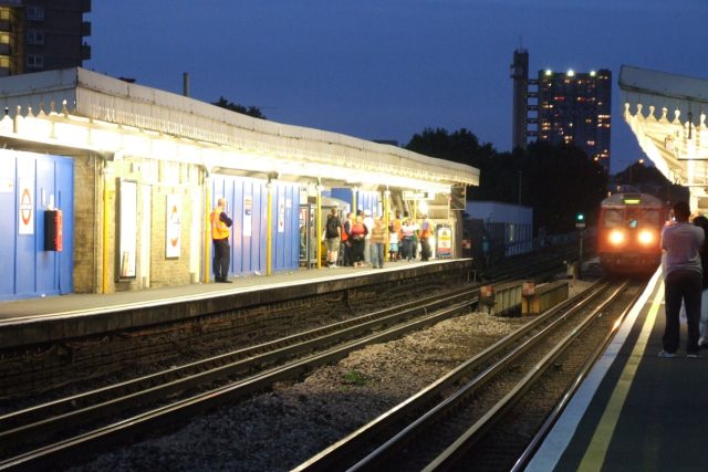Dělníci a opraváři pečují o londýnské metro s láskou | foto:  Fimb,   CC BY 2.0