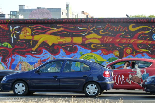 Části berlínské zdi dodnes stojí a připomínají historii rozděleného Německa | foto: Klára Stejskalová