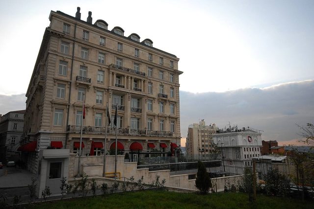 Ve výhledu z historického hotelu už dnes překáží řada jiných budov | foto: Břetislav Tureček,  Český rozhlas