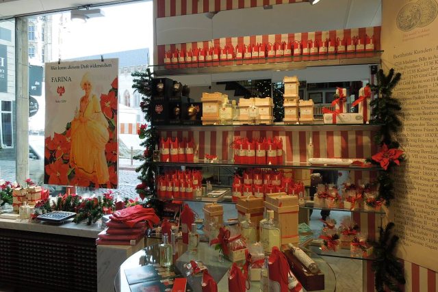 Ani v letošní vánoční kolekci toaletních vod a parfémů od Fariny nechybí klasika | foto: Klára Stejskalová
