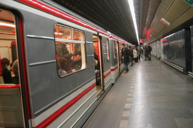 Metro,  nástupiště,  cestující  (ilustrační foto) | foto: Eva Odstrčilová