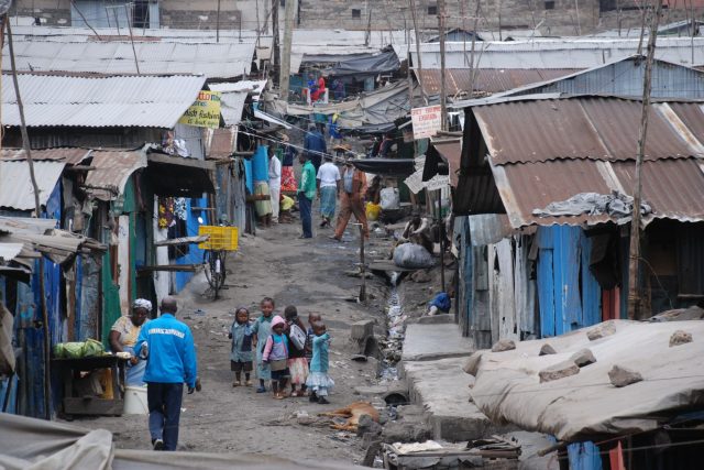 Děti ze slumů mají školy díky dárcům sice zdarma,  ale často daleko  (ilustrační foto) | foto: Jaromír Marek,  Český rozhlas