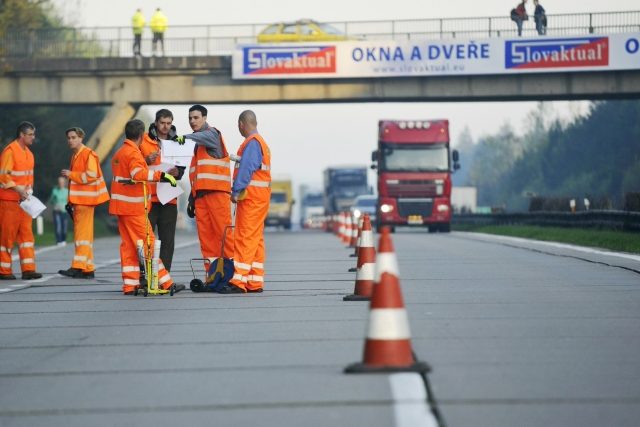Jak se opravuje dálnice D1?  (ilustrační foto) | foto: Luboš Pavlíček,  ČTK