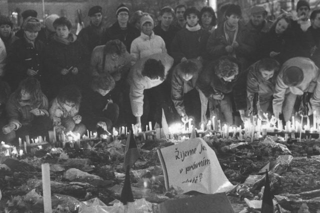 Listopad 1989,  sametová revoluce | foto:  Archiv ČRo