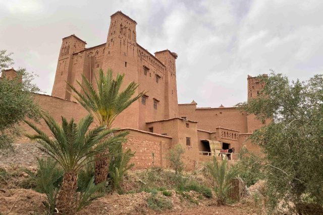 Ksar znamená opevněné město,  v oblasti Maghrebu jsou tyto pevnosti obvykle zbudované z červeného jílu. Nejznámější z nich je zřejmě Ait Benhaddou,  přezdívaný Hollywood pouště. | foto: Vladimír Kroc,  Český rozhlas