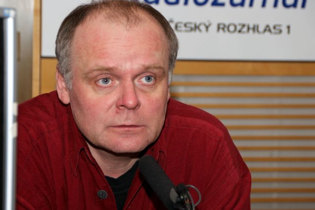 Známý herec Igor Bareš odpovídal ve studiu Radiožurnálu | foto: Šárka Ševčíková,  Český rozhlas