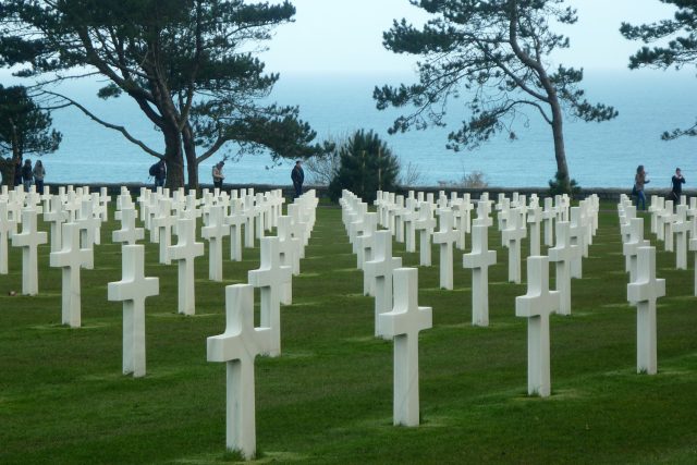 Hřbitov Collevile sur Mer je pozoruhodný svou jednoduchostí | foto: Jan Šmíd,  Český rozhlas