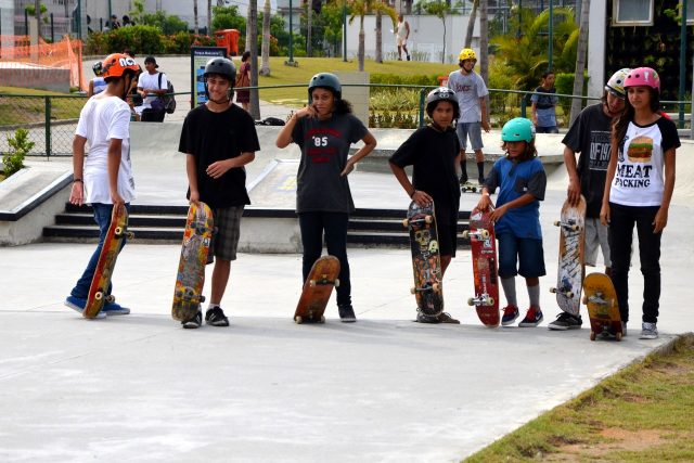Děti si dráhu pro streetový skateboarding velmi chválí,  některé před jejím vznikem ani o skateboardingu nevěděly | foto: David Koubek,  Český rozhlas