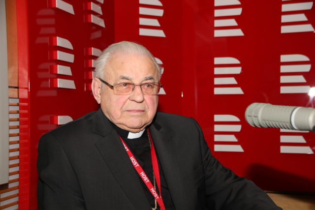 Kardinál Miloslav Vlk byl hostem moderátorky Heleny Šulcové | foto: Prokop Havel,  Český rozhlas