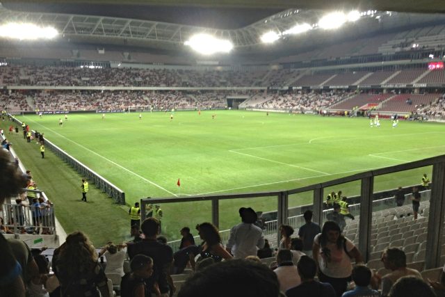 Stadion Allianz Riviera v Nice má kapacitu 35 tisíc míst | foto: Jan Šmíd,  Český rozhlas
