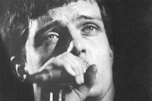 Ian Curtis z Joy Division | foto: Creative Commons Attribution-ShareAlike 2.0 Generic  (CC BY-SA 2.0),  Remko Hoving
