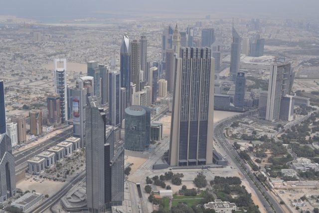 Nepolevující oteplování podle studií způsobí,  že města v Perském zálivu,  jako jsou Abú Zabí nebo Dubaj,  budou během několika let prakticky neobyvatelná. | foto: CC0 Public domain,  Fotobanka Pixabay