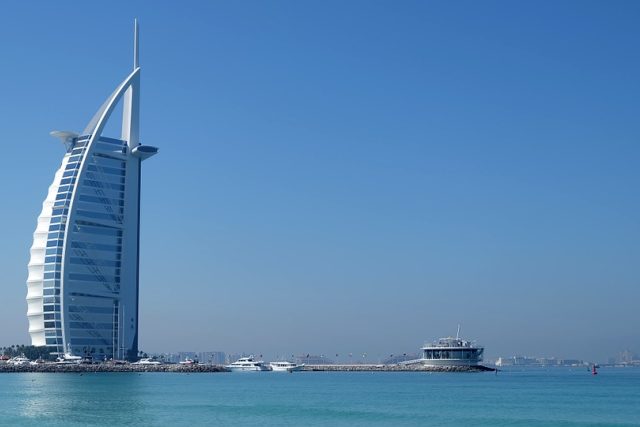 Hotel Burj Al Arab v Dubaji,  Spojené arabské emiráty | foto: Public domain,  Fotobanka Pixabay