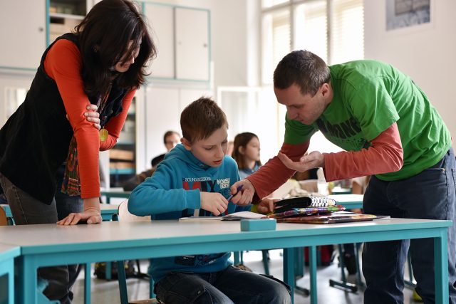 Výuka znevýhodněných dětí v běžných třídách funguje v ZŠ Lyčkovo náměstí už roky | foto: Filip Jandourek