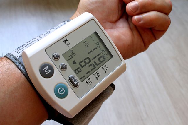 tlakoměr,  měření tlaku,  hypertenze,  hypotenze,  krevní tlak | foto: CC0 Public domain