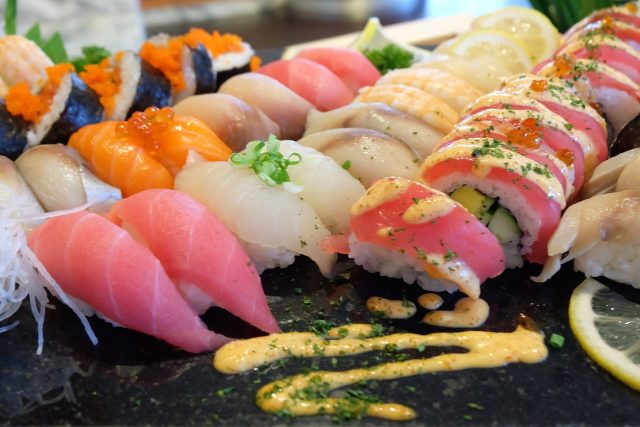 Richard Tomáš pronikl do komplexního umění přípravy sushi. Na mistrovství světa získal třetí místo | foto: CC0 Public domain,  Fotobanka Pixabay