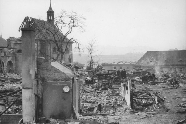 Emauzský klášter po bombardování z 14. února 1945. | foto:  IPR Praha