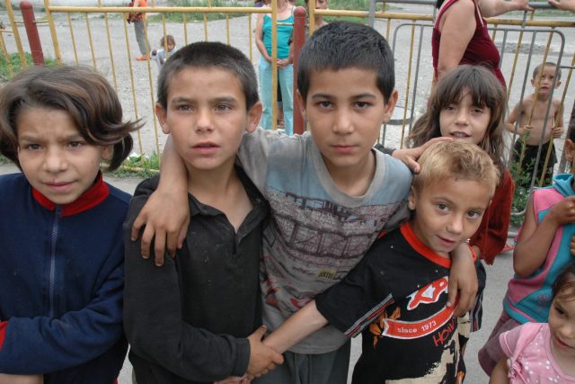 Romské děti v osadě Rudňany na Slovensku | foto: Jana Šustová,  Český rozhlas