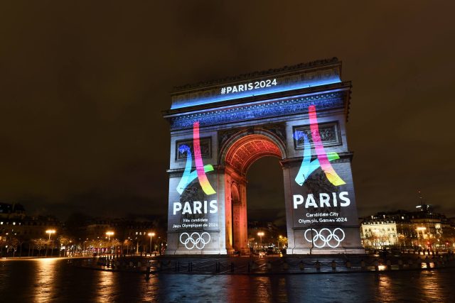 Olympijské hry by se pod Vítězný oblouk v Paříži mohly vrátit po 100 letech | foto:  paris2024.org