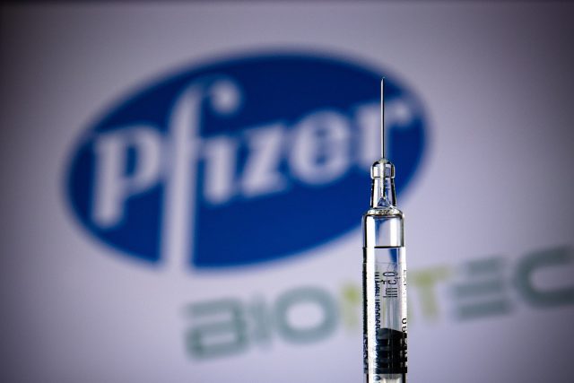 Vakcína na covid-19 od společnosti Pfizer | foto: Fotobanka Profimedia