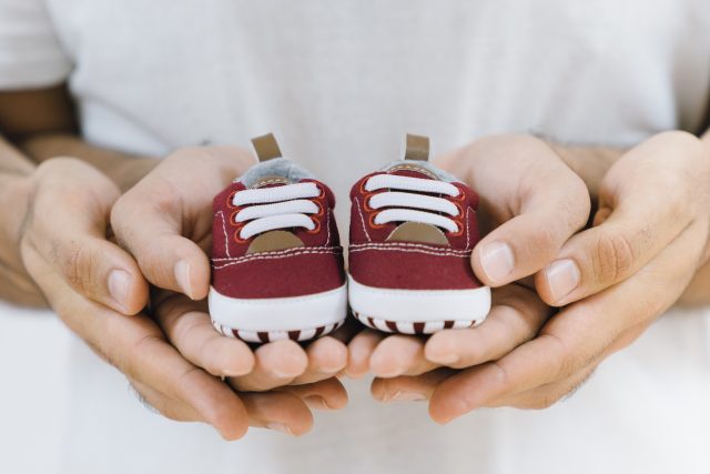 Rodiče by měli mít možnost koupit dětem obuv,  zdůrazňuje Tomáš Prouza  | foto:  Freepik