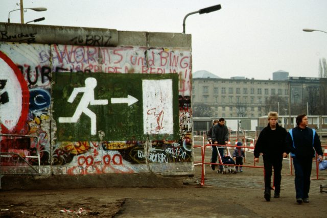 Pád berlínské zdi | foto: flickr.com   ,   Raphaël Thiémard,   CC BY-SA 2.0