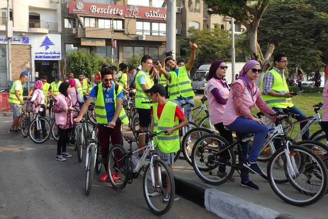 Stále častěji vyrážejí mladí Egypťané do ulic Káhiry na kole | foto: Štěpán Macháček,  Český rozhlas