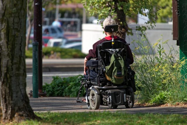 Elektrický invalidní vozík | foto: Creative Commons CC0 1.0 Universal,  Fotobanka Pixabay