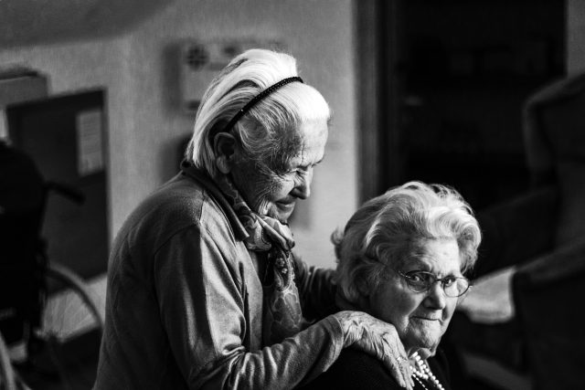 staré ženy,  důchodci,  senioři,  senior | foto: Fotobanka Pixabay